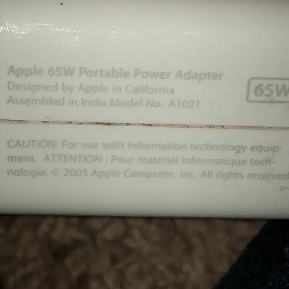 Apple 🍎 MacBook 65W portable power charger